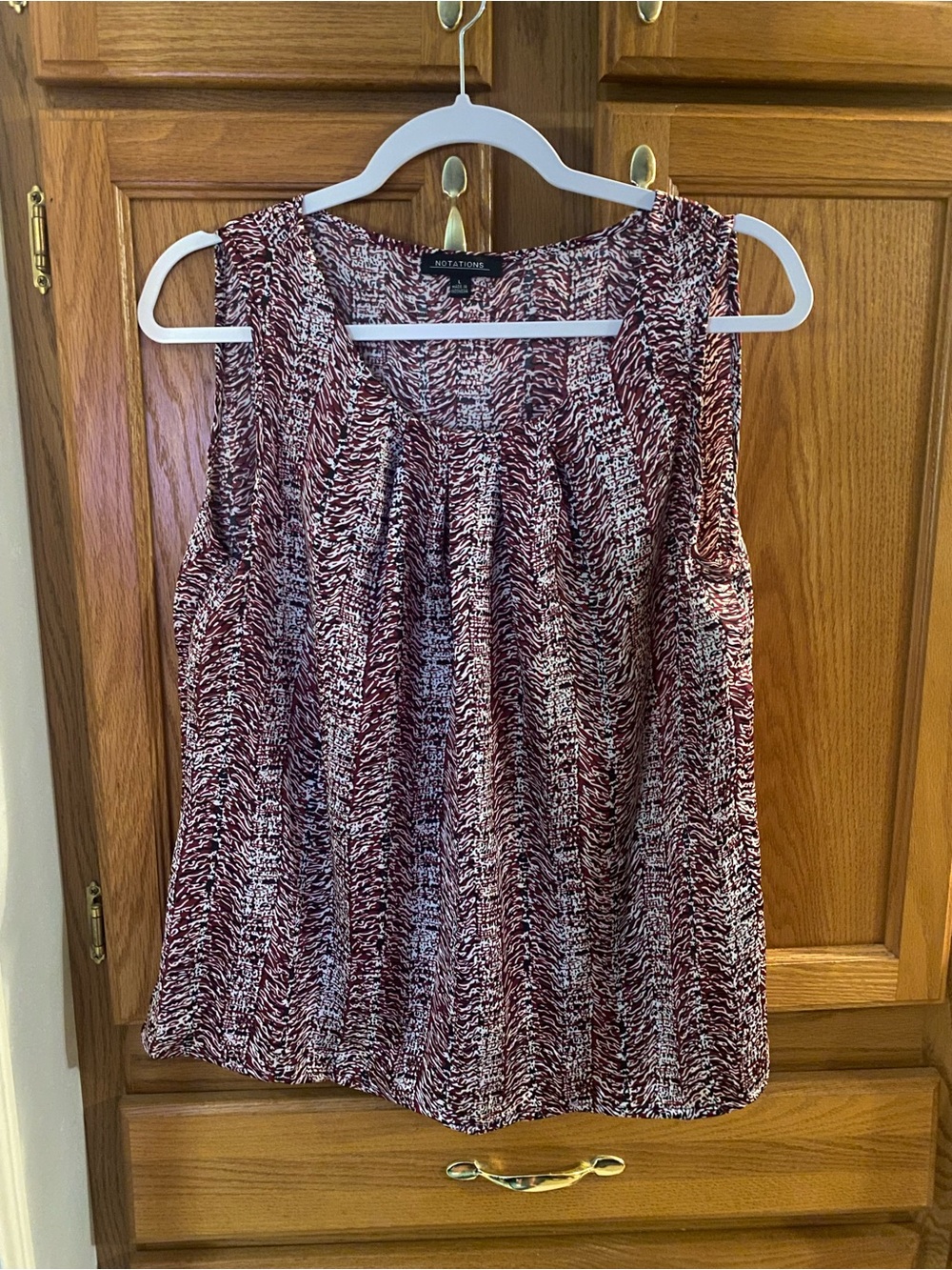 Notations Burgundy and White Sleeveless Printed Blouse